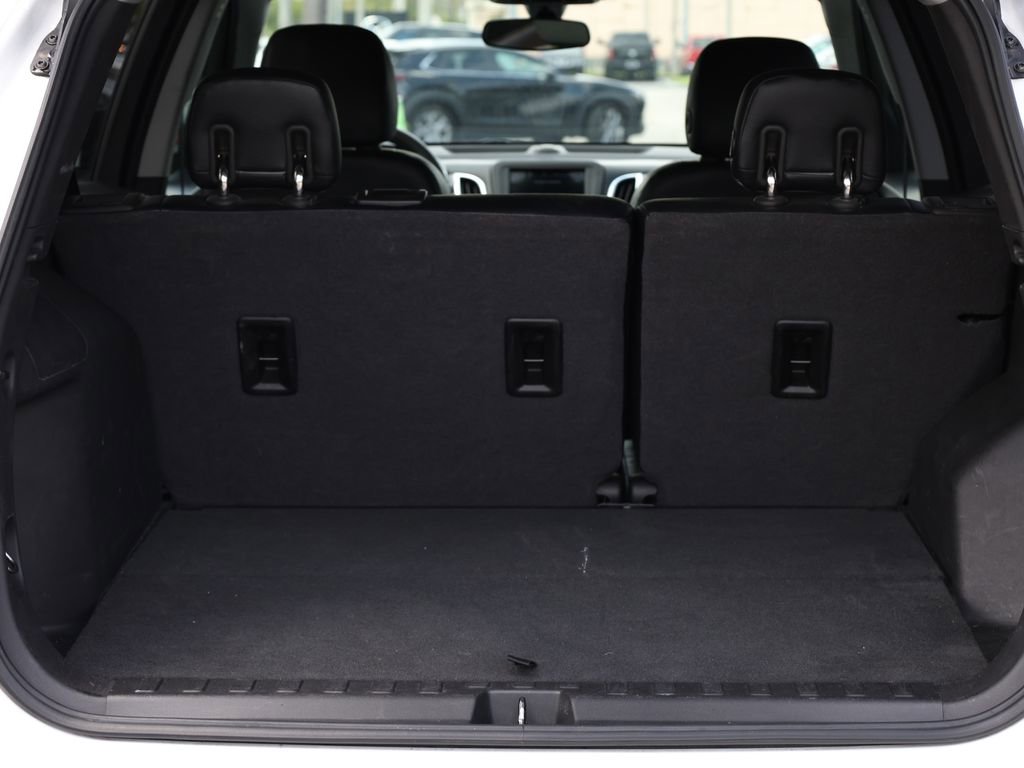 Used 2019 Chevrolet Equinox LS w/ LS Convenience Package image 8