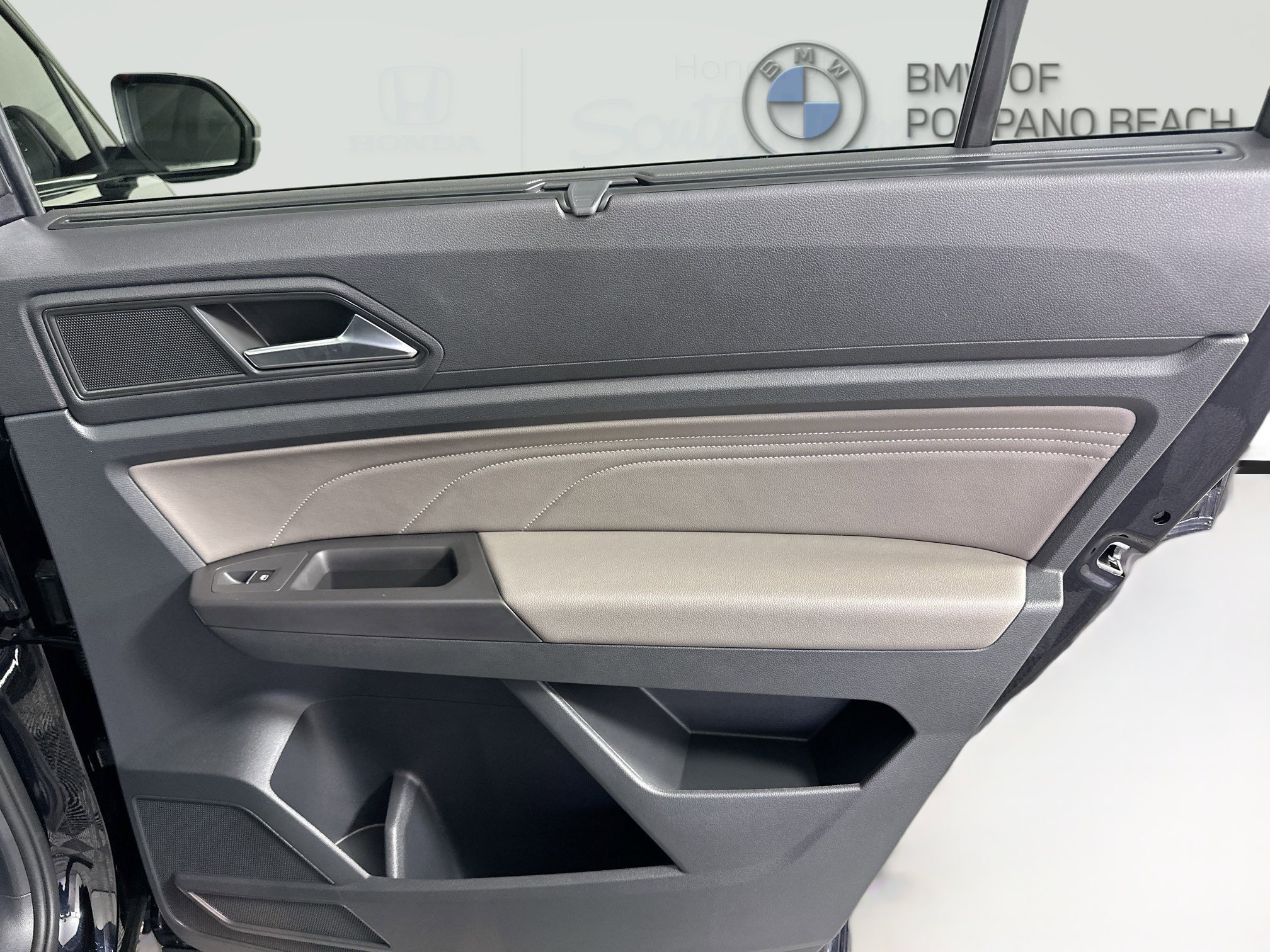 Used 2023 Volkswagen Atlas SE w/ Panoramic Sunroof Package image 30