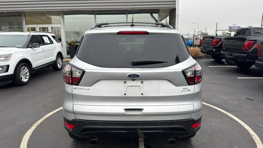 Used 2017 Ford Escape SE w/ SE Sport Appearance Package image 4