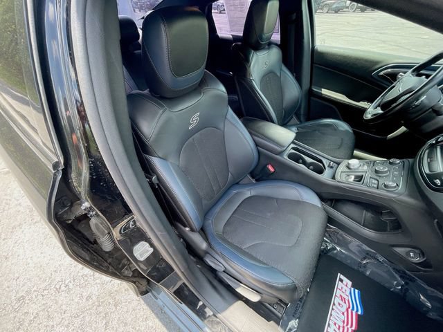 Used 2016 Chrysler 200 S AWD/4WD image 17