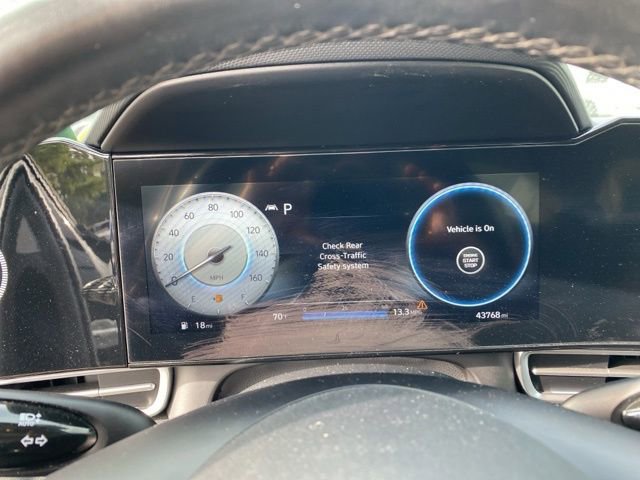 Used 2021 Hyundai Elantra Limited image 23