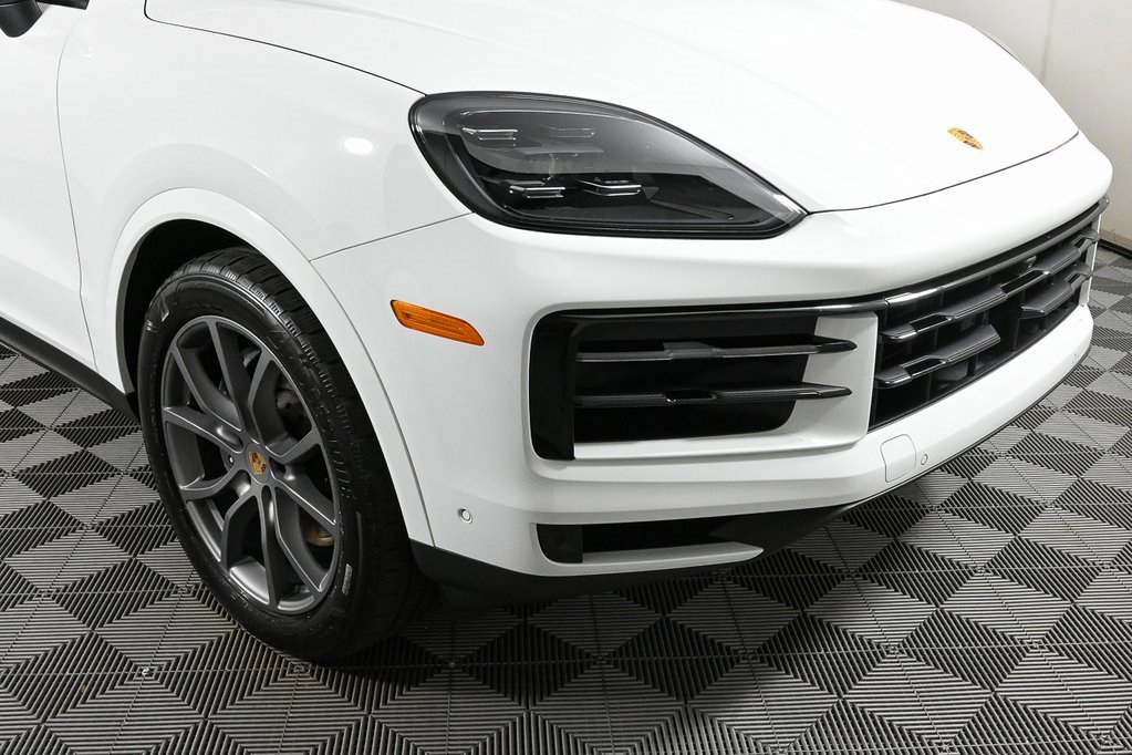 Used 2025 Porsche Cayenne image 39
