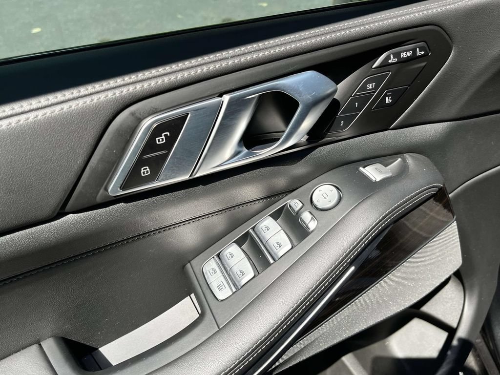 Used 2025 BMW X7 M60i w/ Climate Comfort Package AWD/4WD image 19