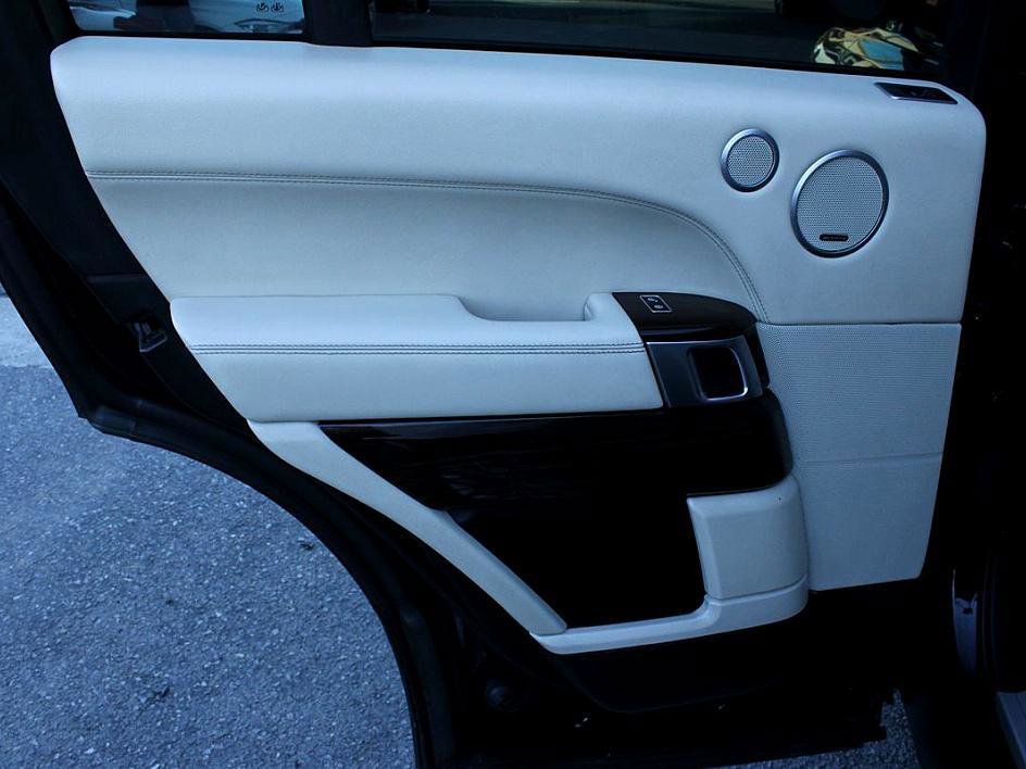 Used 2015 Land Rover Range Rover Supercharged image 14