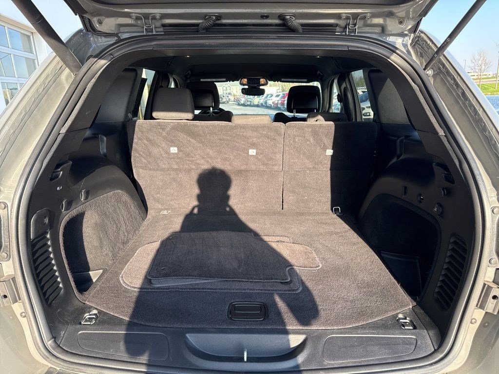Used 2019 Jeep Grand Cherokee Laredo AWD/4WD image 5