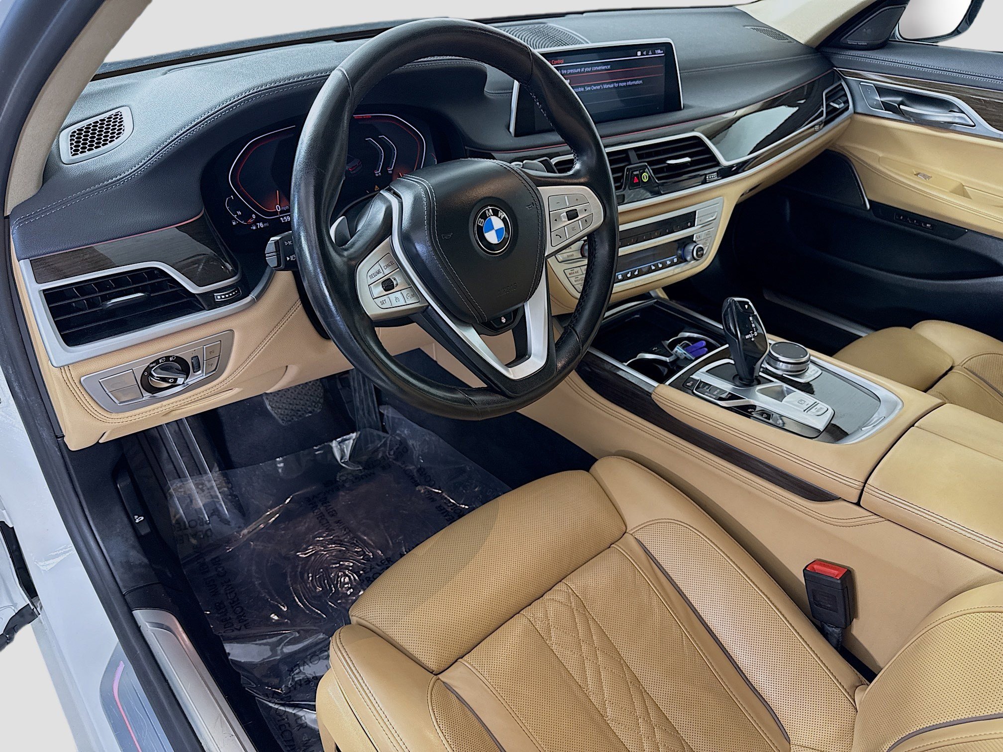 Used 2022 BMW 740i image 23