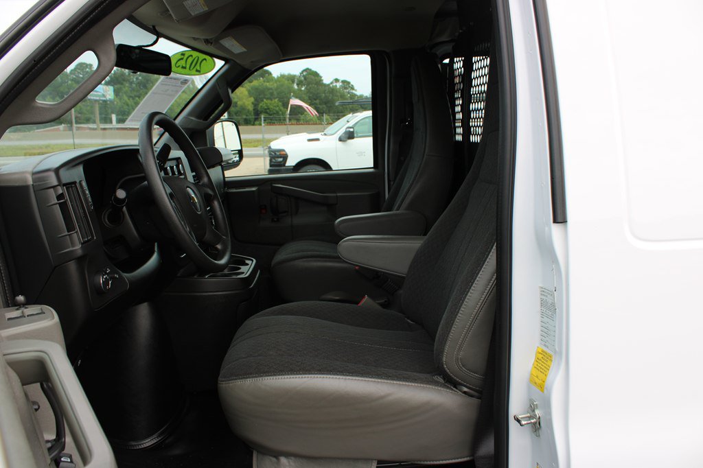 Used 2025 Chevrolet Express 2500 w/ Driver Convenience Package RWD image 20