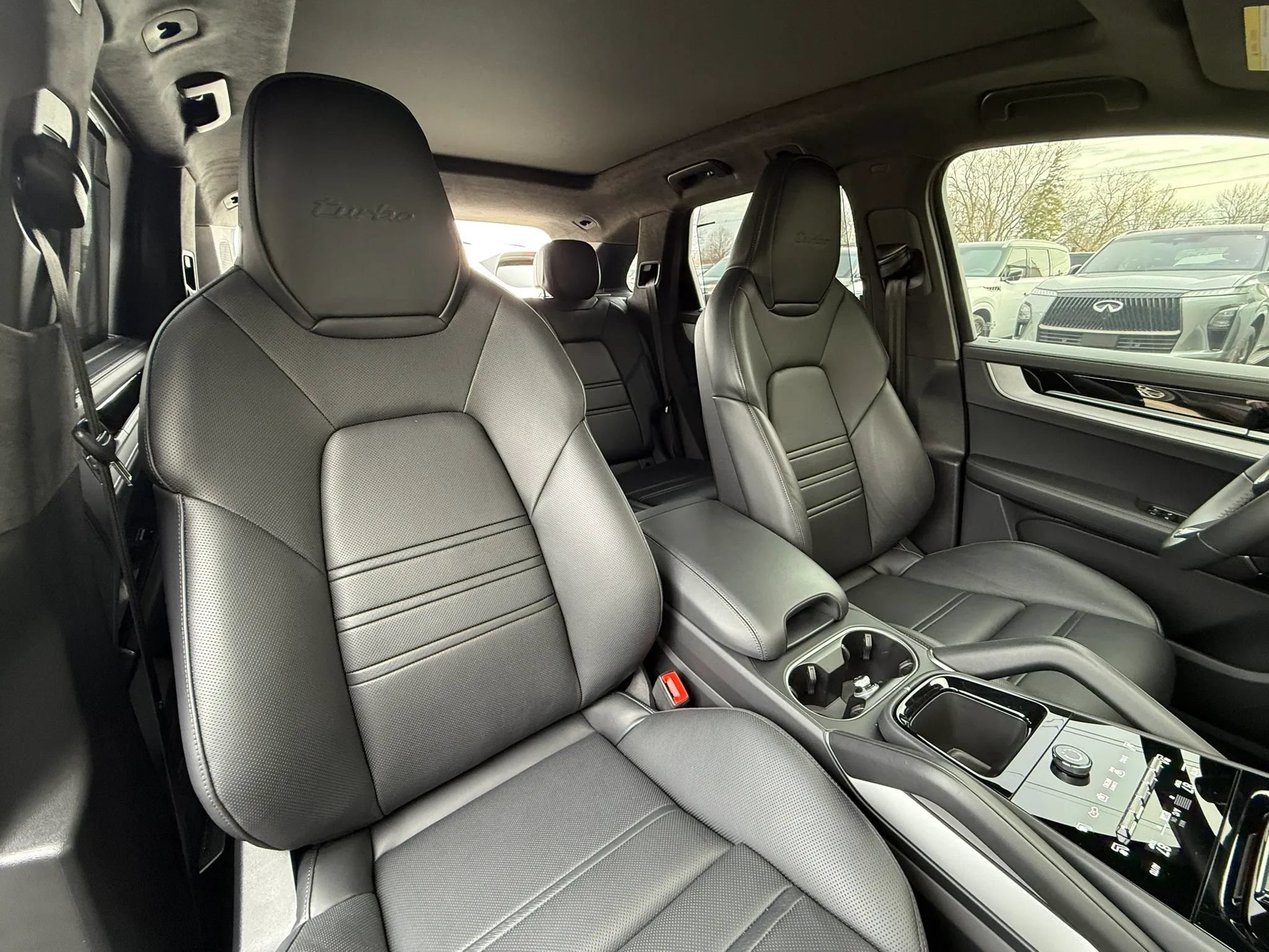 Used 2024 Porsche Cayenne Turbo AWD/4WD image 52