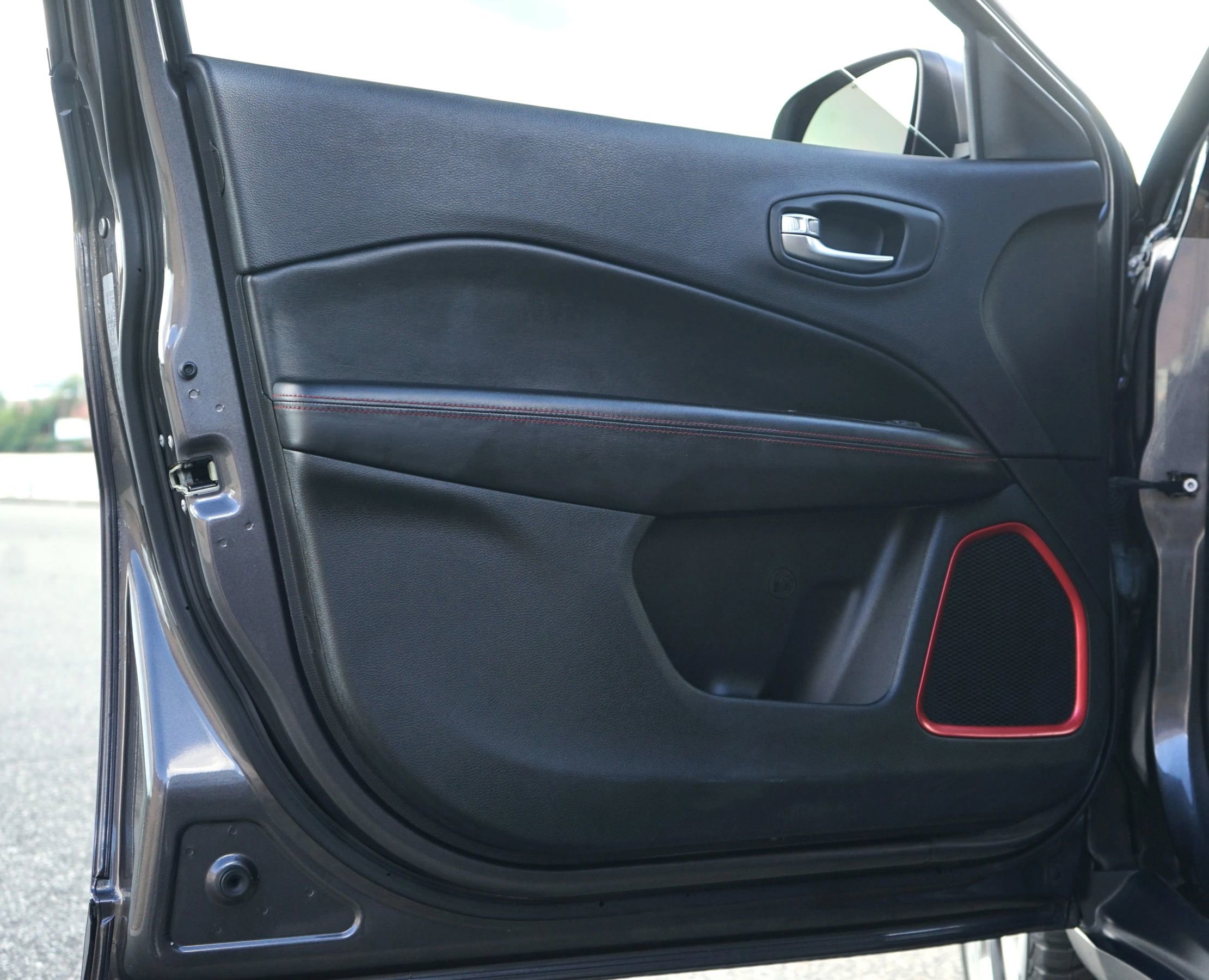 Used 2018 Jeep Compass Trailhawk image 11