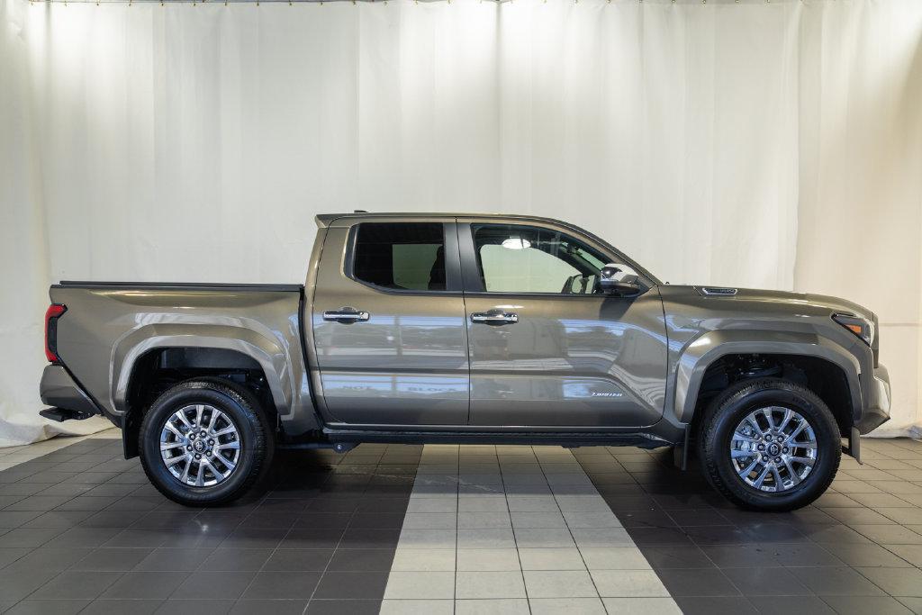 Used 2025 Toyota Tacoma Limited AWD/4WD image 3