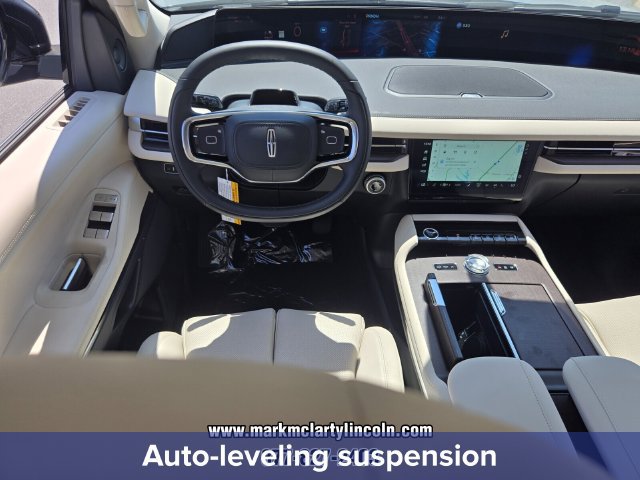 New 2027 Lincoln Navigator Premiere AWD/4WD image 13
