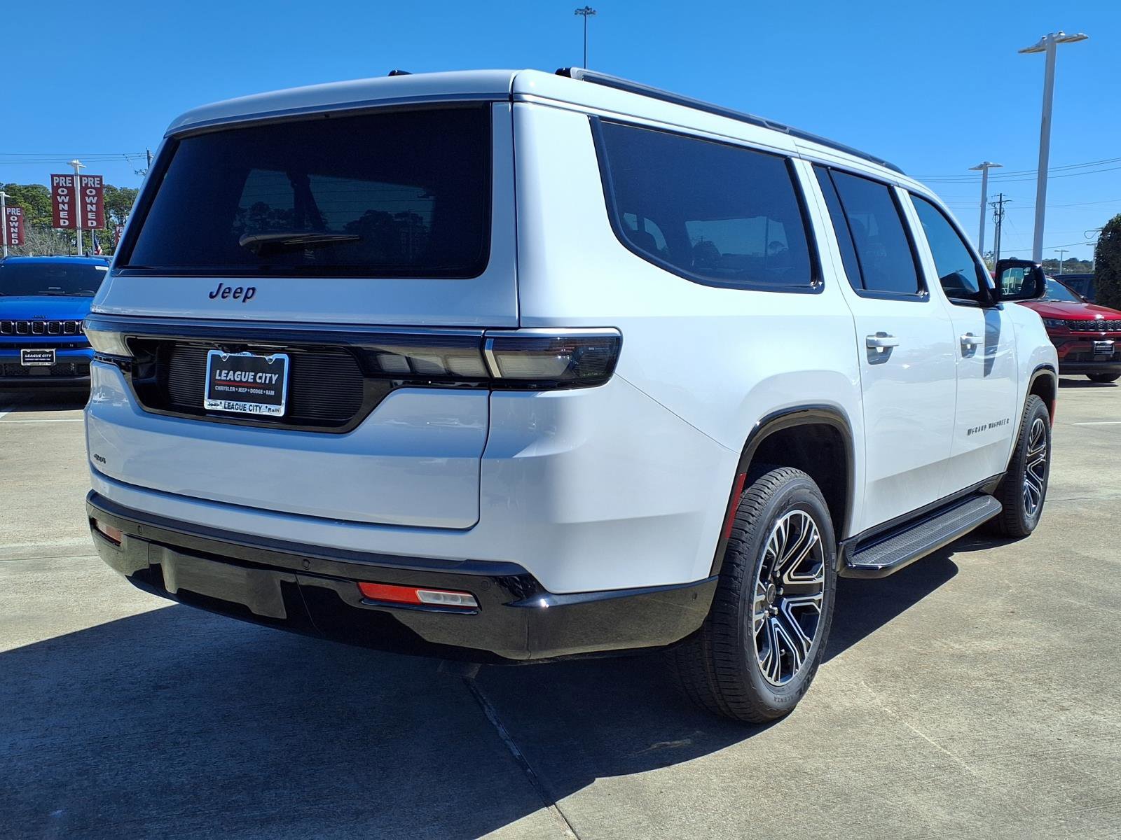 New 2026 Jeep Grand Wagoneer L 4WD w/ Premium Group I image 4