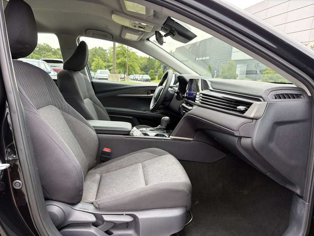 Used 2025 Toyota Camry LE FWD image 17