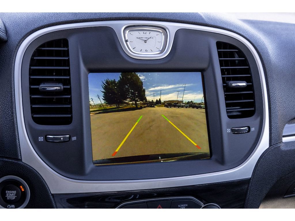 Used 2022 Chrysler 300 Touring w/ Sport Appearance Package image 25