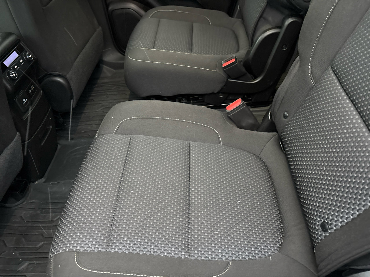 Used 2023 GMC Acadia SLE w/ Driver Convenience Package image 23