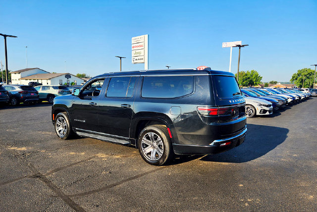 Used 2024 Jeep Wagoneer L Series II AWD/4WD image 5