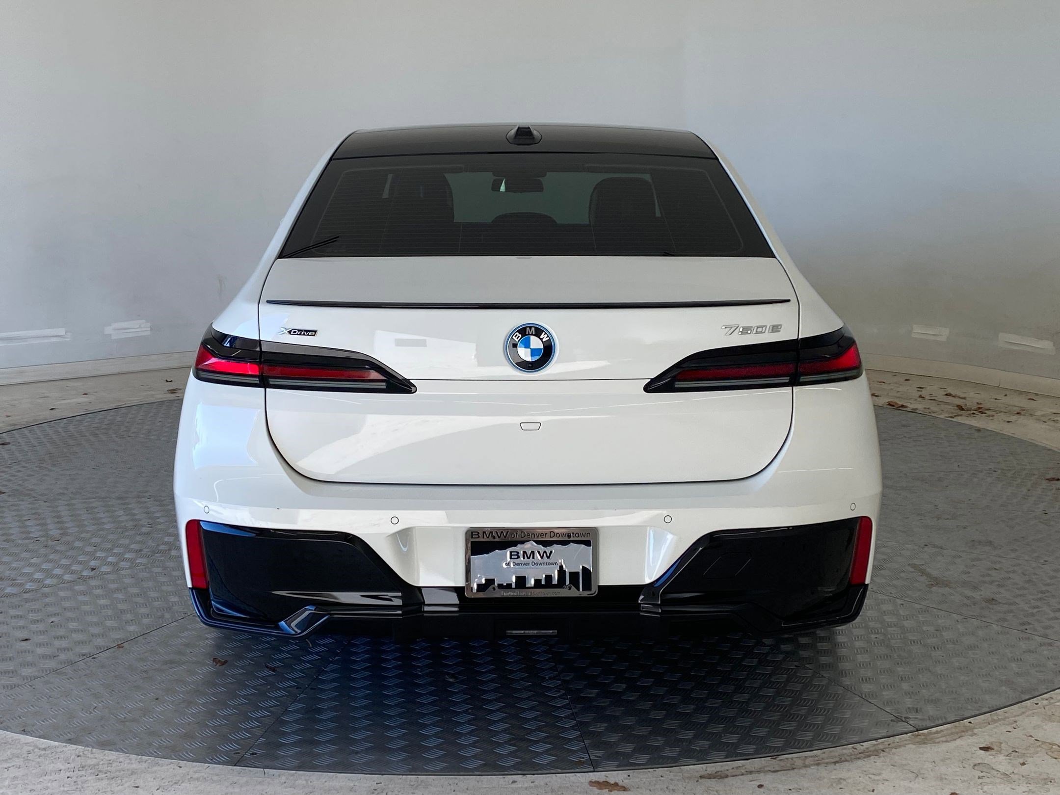 Certified 2024 BMW 750e xDrive image 9