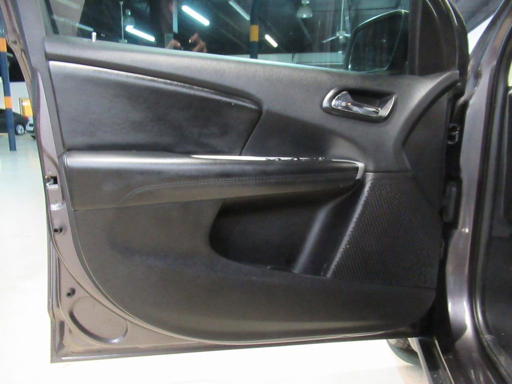 Used 2019 Dodge Journey SE image 26