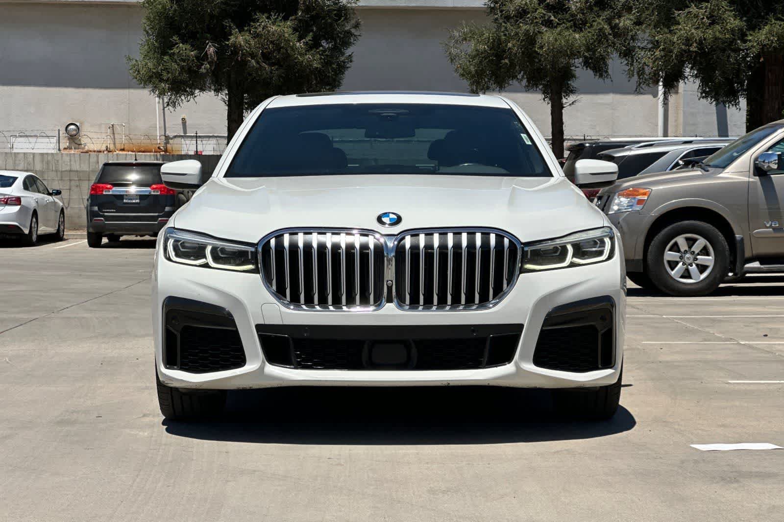 Used 2022 BMW 740i w/ M Sport Package RWD image 11