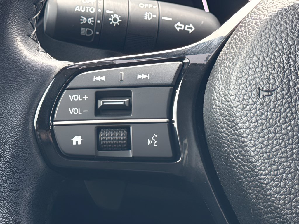 Used 2025 Honda Pilot Touring image 14