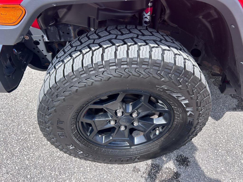 Used 2020 Jeep Gladiator Rubicon w/ Advanced Safety Group AWD/4WD image 37