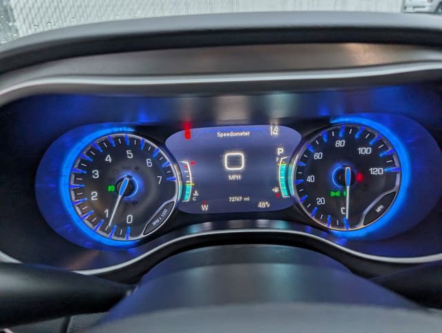 Used 2023 Chrysler Pacifica Touring-L image 13