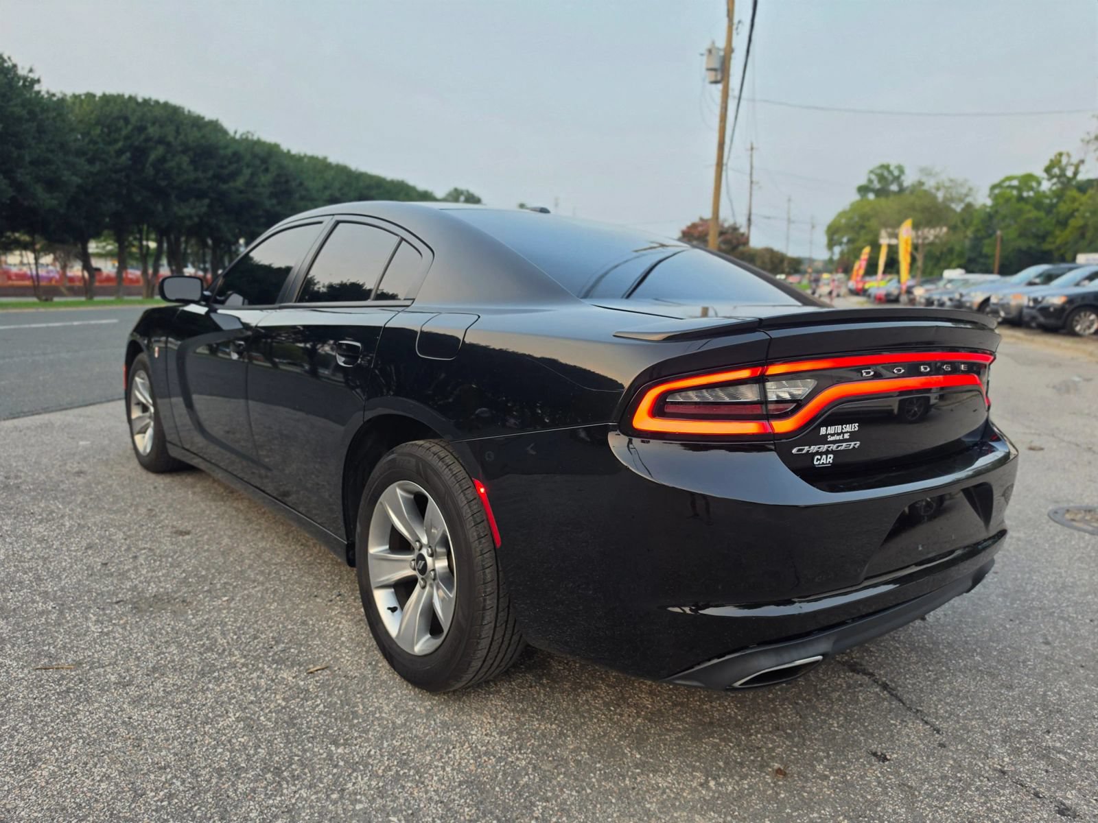 Used 2015 Dodge Charger SE w/ Sport Appearance Group RWD image 7