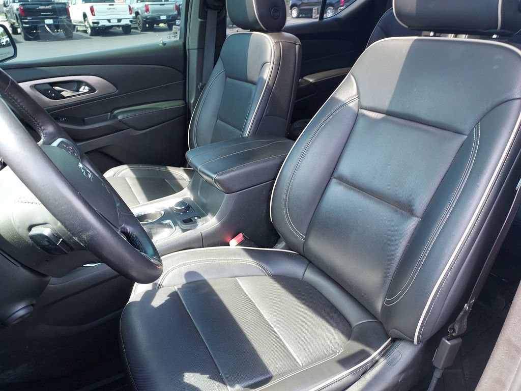 Used 2022 Chevrolet Traverse Premier w/ Redline Edition AWD/4WD image 17