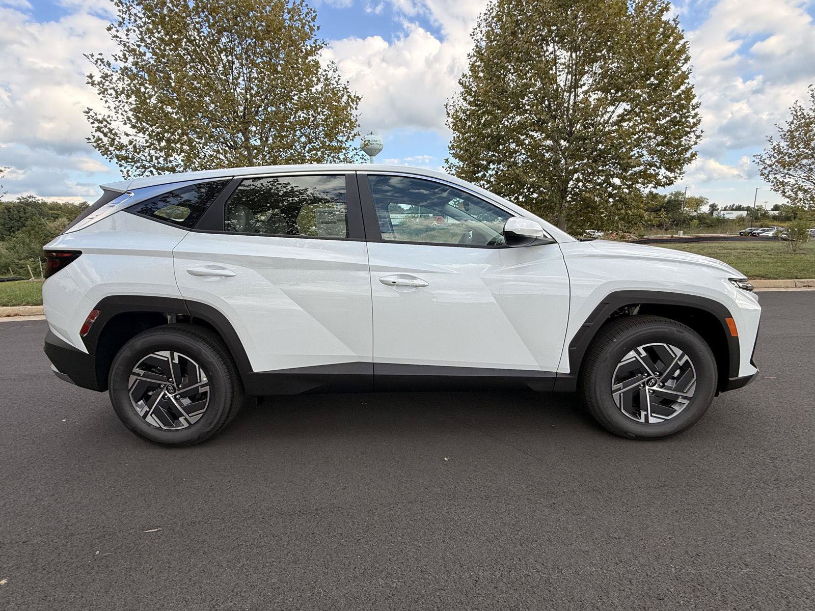 New 2026 Hyundai Tucson Blue SE AWD/4WD image 4