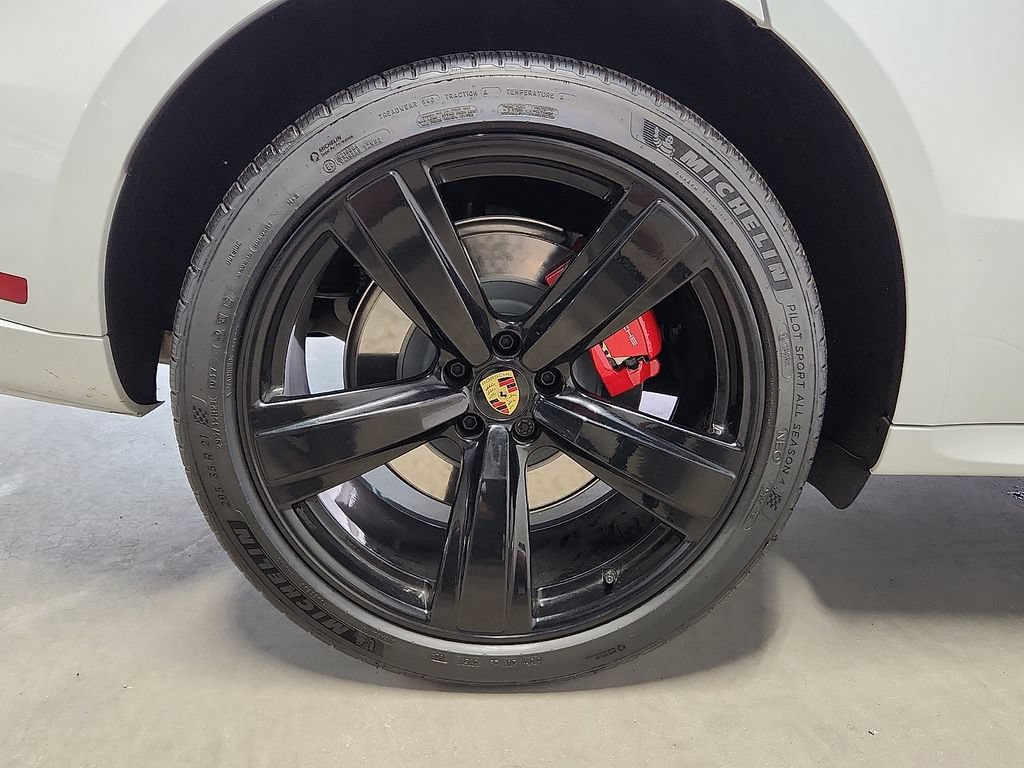 Certified 2025 Porsche Macan GTS AWD/4WD image 10