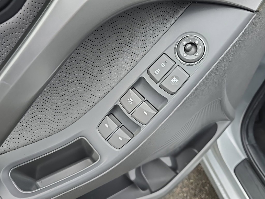 Used 2013 Hyundai Elantra Limited image 21