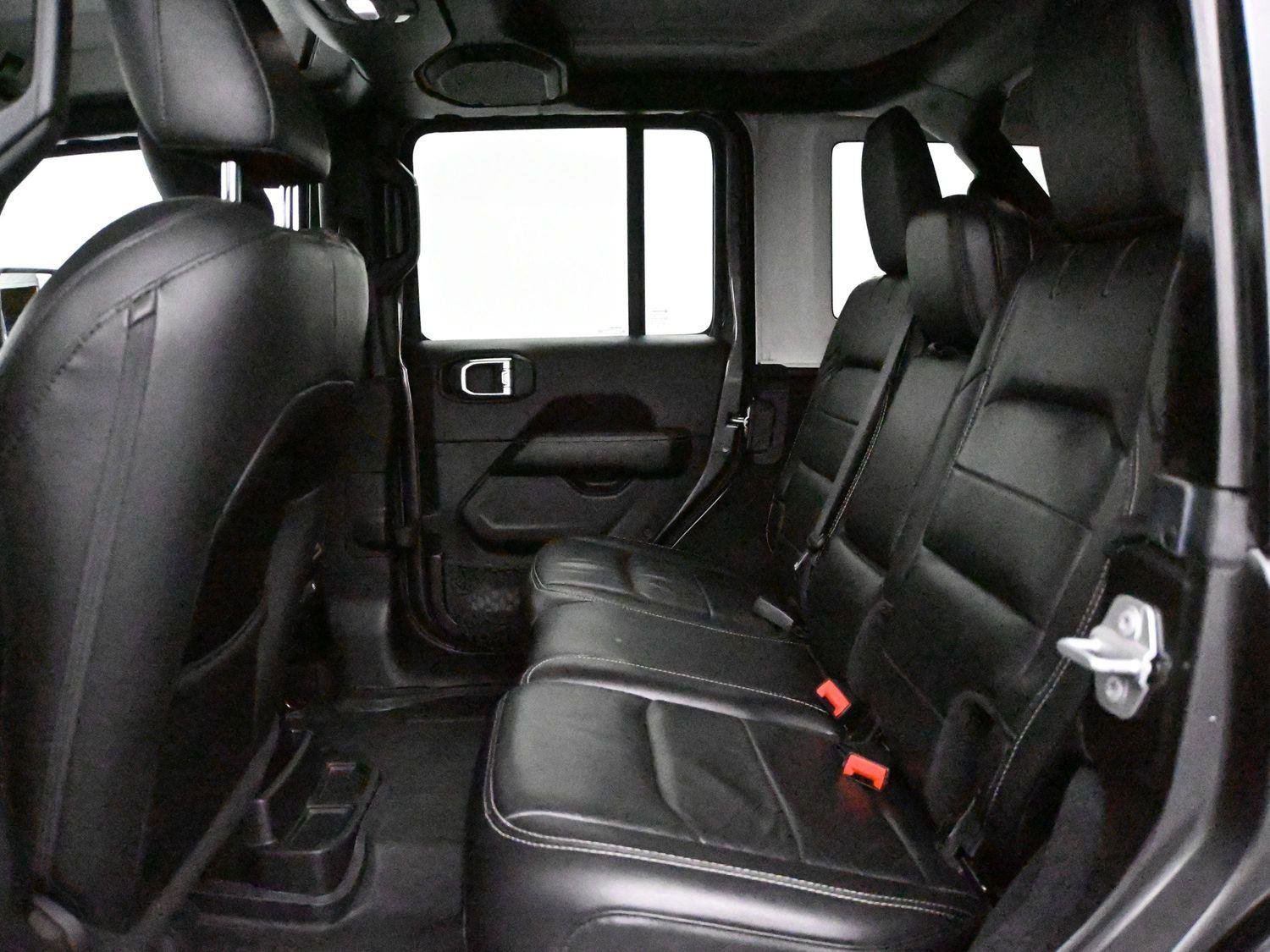 Used 2018 Jeep Wrangler Unlimited Sahara image 10