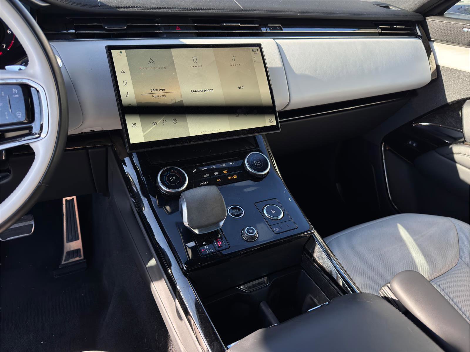 Used 2023 Land Rover Range Rover Sport SE Dynamic image 15