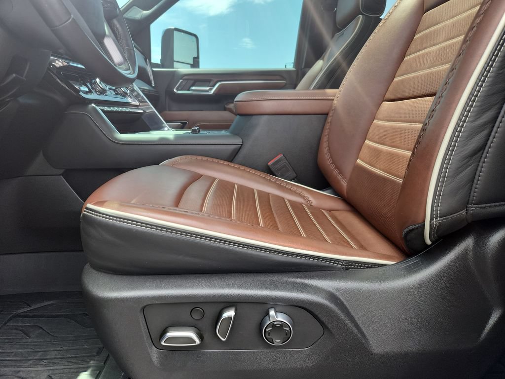 Used 2024 GMC Sierra 3500 Denali Ultimate AWD/4WD image 13
