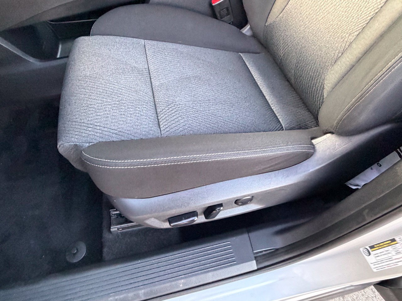 Certified 2025 Nissan Rogue SV FWD image 28