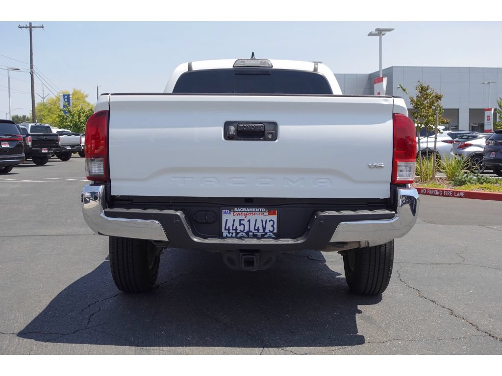 Used 2018 Toyota Tacoma SR5 RWD image 4
