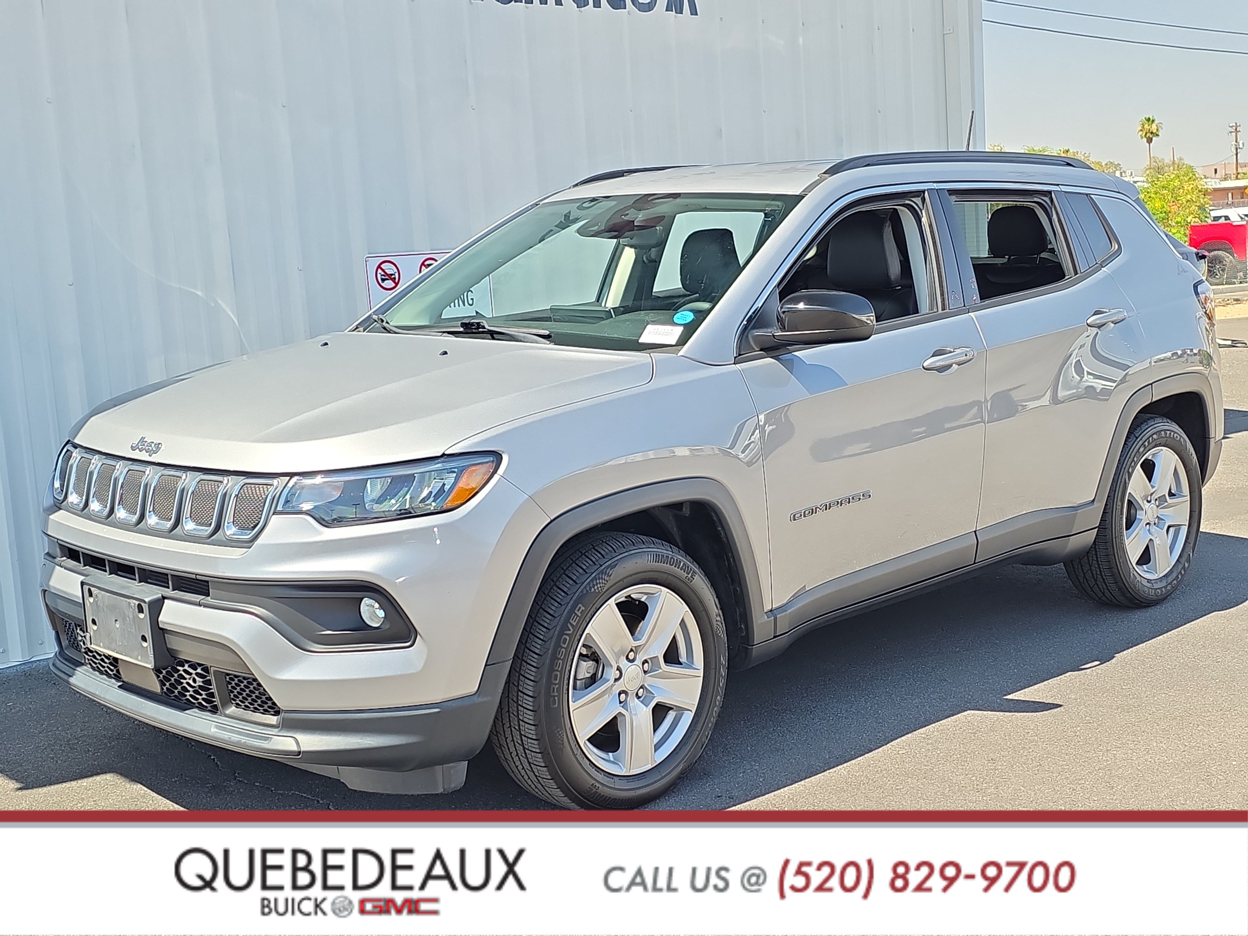 Used 2022 Jeep Compass Latitude FWD image 3