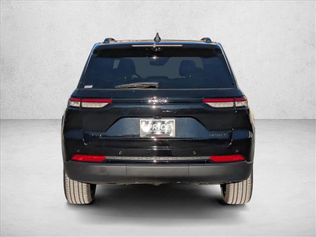 Used 2025 Jeep Grand Cherokee Limited w/ Luxury Tech Group II image 7