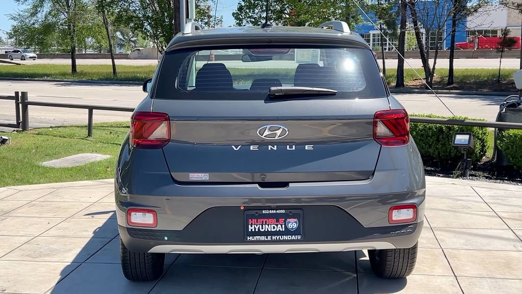 Used 2025 Hyundai Venue SEL image 18