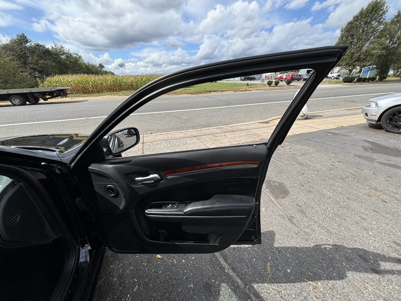 Used 2013 Chrysler 300 image 23