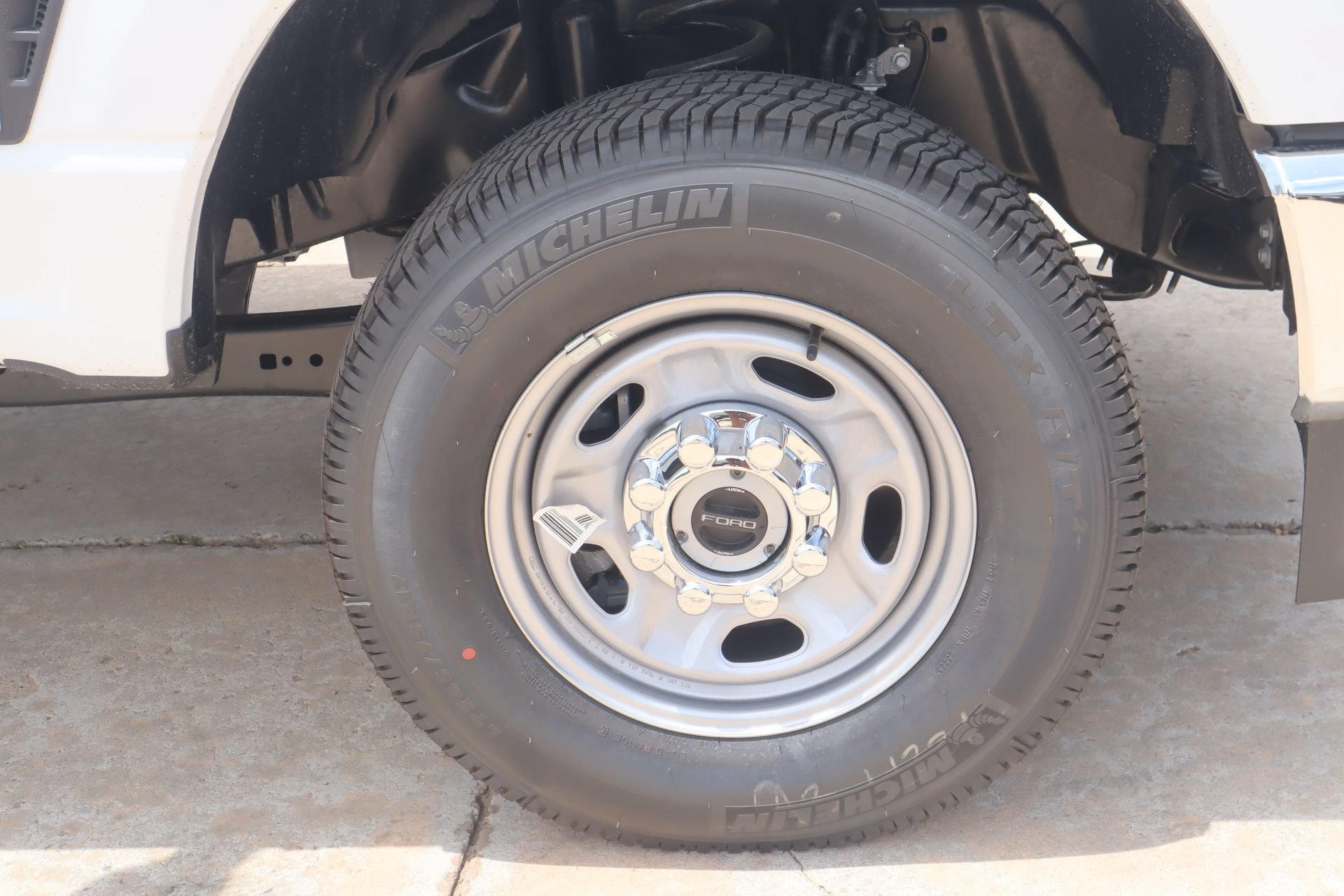 New 2026 Ford F250 XL w/ FX4 Off-Road Package AWD/4WD image 16