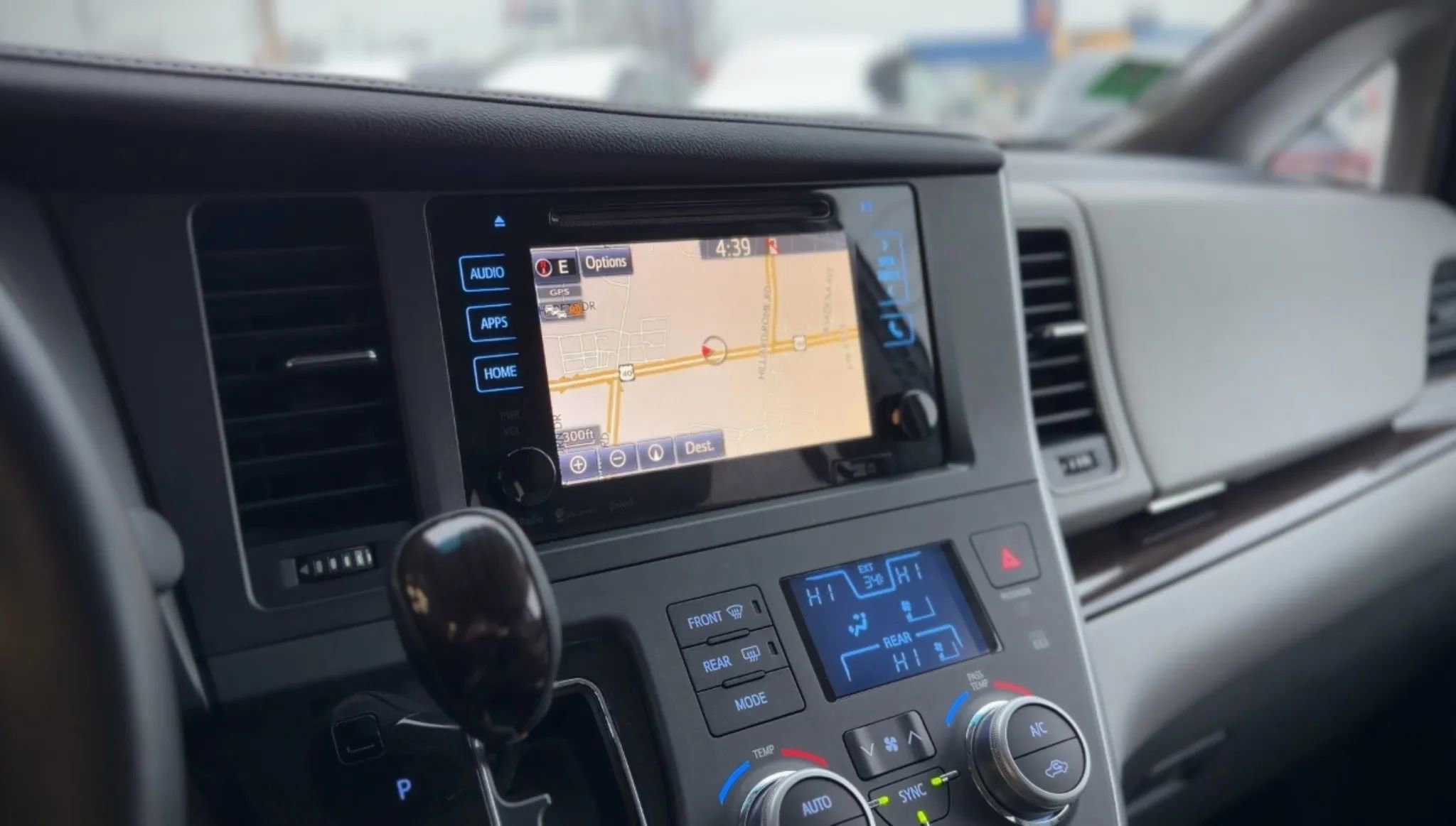 Used 2017 Toyota Sienna XLE image 18