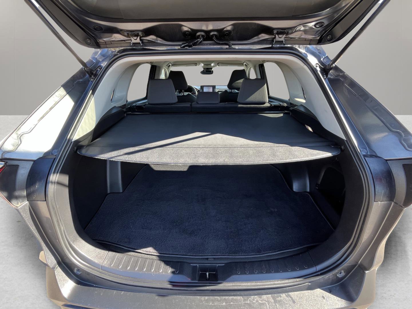 Used 2022 Toyota RAV4 XLE image 34