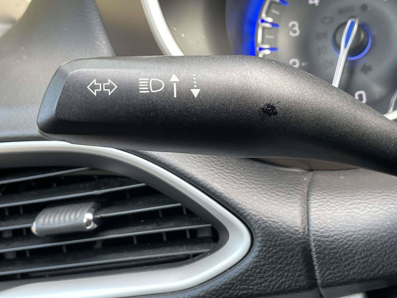 Used 2018 Chrysler Pacifica Touring FWD image 22