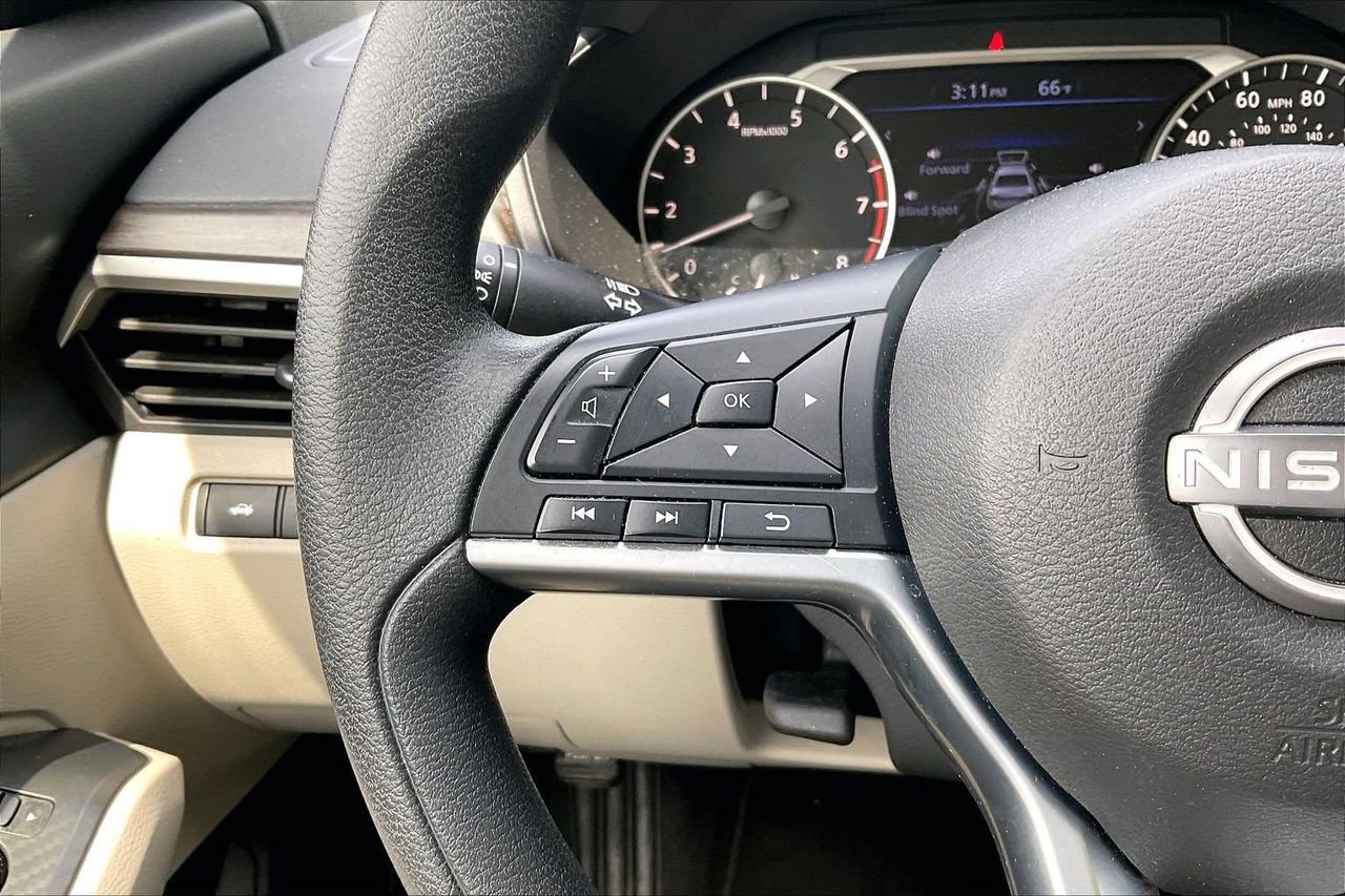 Used 2025 Nissan Altima 2.5 SV FWD image 27