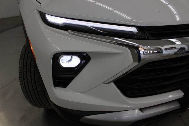 Used 2025 Chevrolet TrailBlazer LT w/ Driver Confidence Package image 4