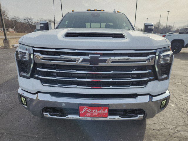 Used 2024 Chevrolet Silverado 3500 LTZ w/ LTZ Premium Package image 8