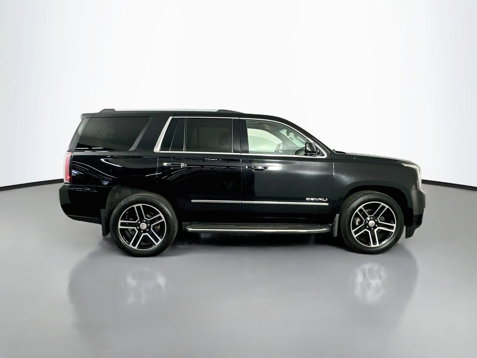 Used 2018 GMC Yukon Denali AWD/4WD image 9