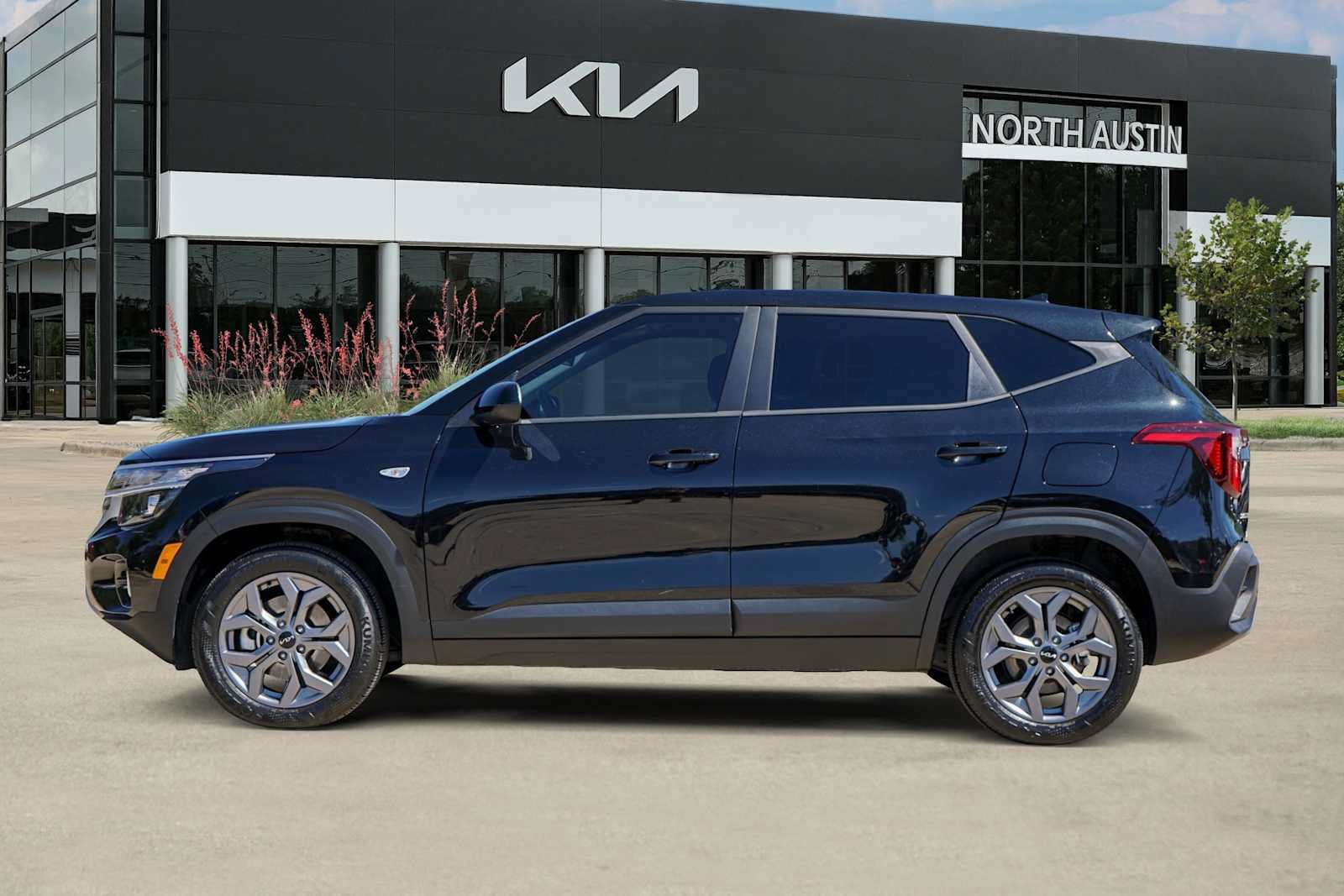 Certified 2024 Kia Seltos LX AWD/4WD image 3