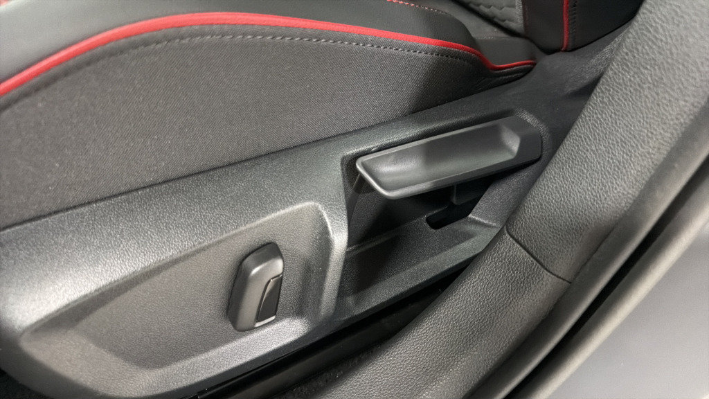 New 2026 Volkswagen GTI SE FWD image 17